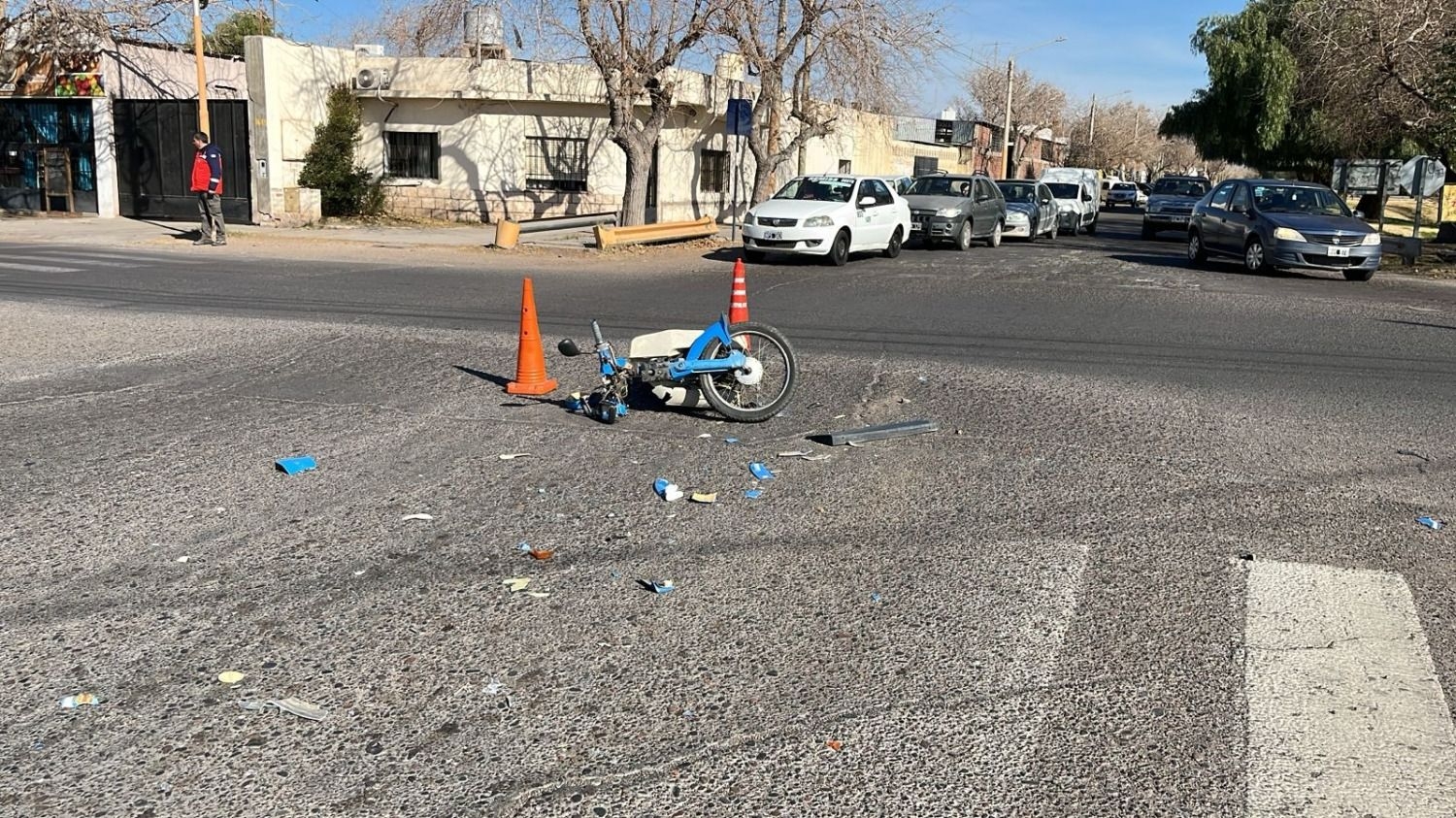 Un auto y una moto chocaron en Capital