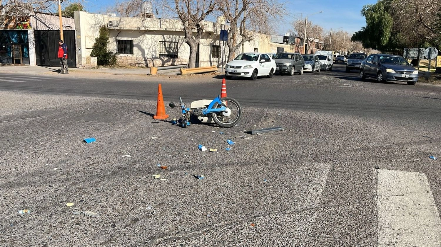 Un auto y una moto chocaron en Capital
