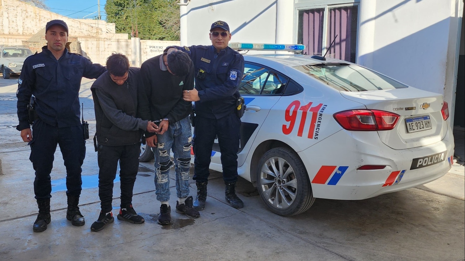 Dos jóvenes fueron detenidos por un intento de robo en un supermercado