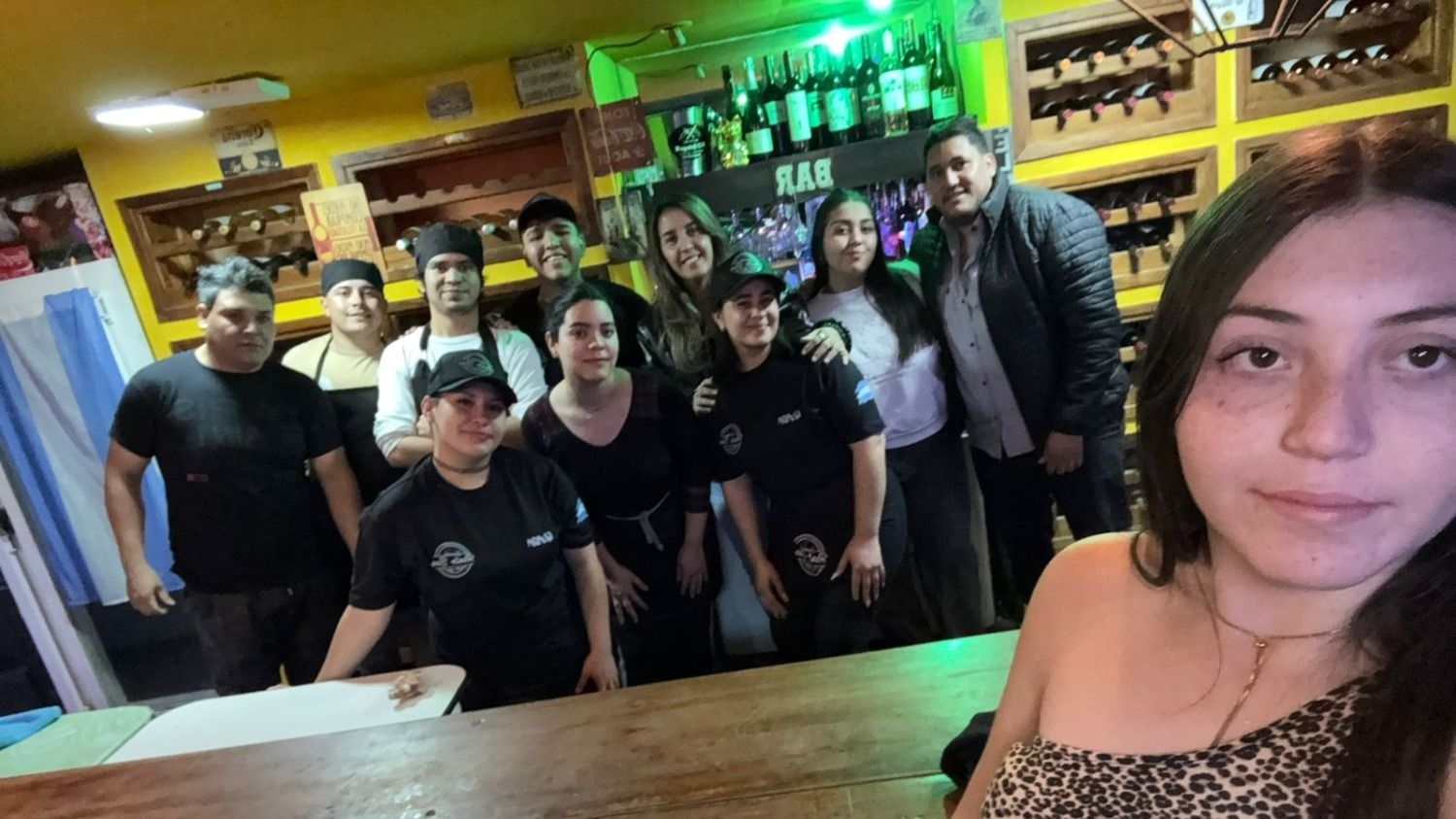 Olla solidaria en Sarmiento: dueños de bares darán comida gratis a quienes más lo necesitan