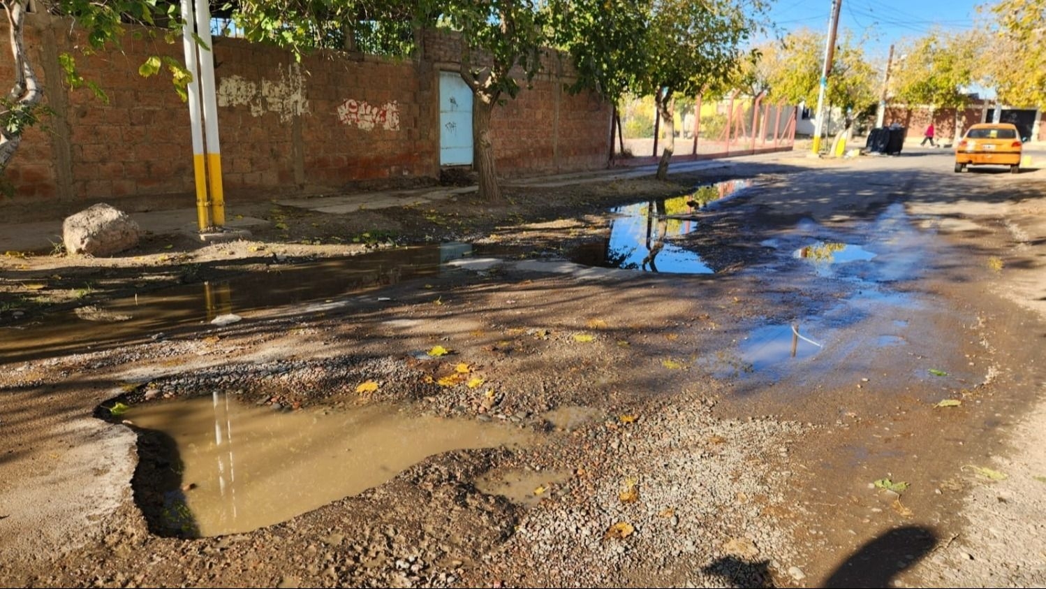 Rawson: vecinos denuncian pozos negros desbordados y calles intransitables