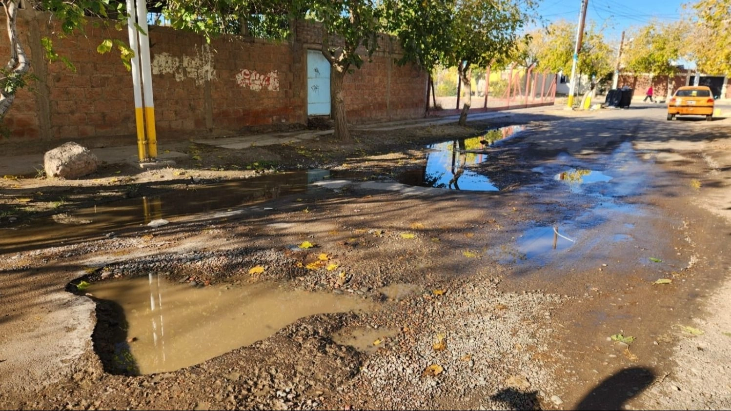 Rawson: vecinos denuncian pozos negros desbordados y calles intransitables