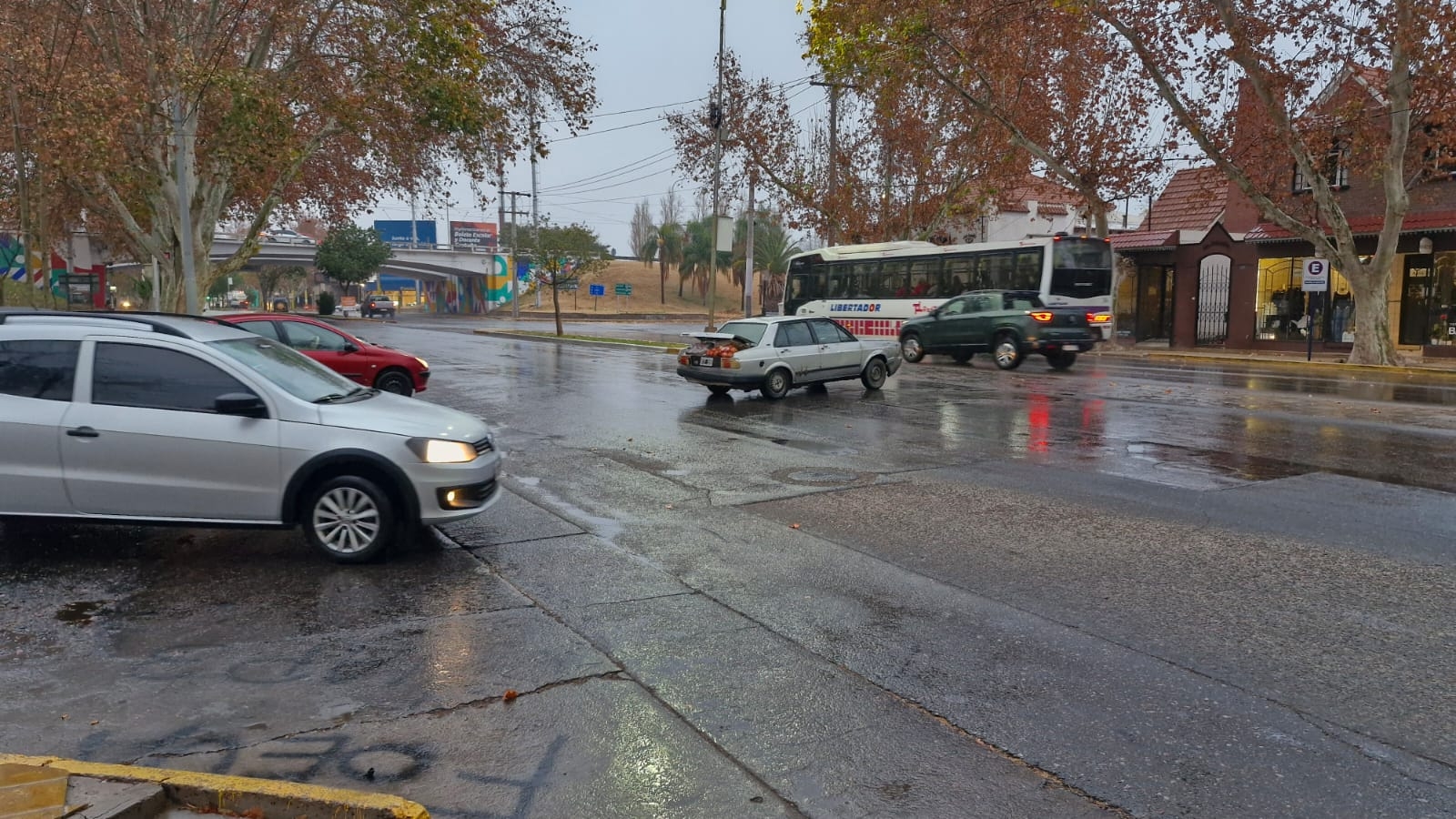 Después de un fin de semana infernal, llega el alivio con lluvias y tormentas