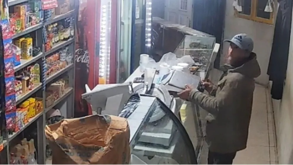 Detuvieron a un hombre por robar una balanza en un comercio de Rawson 