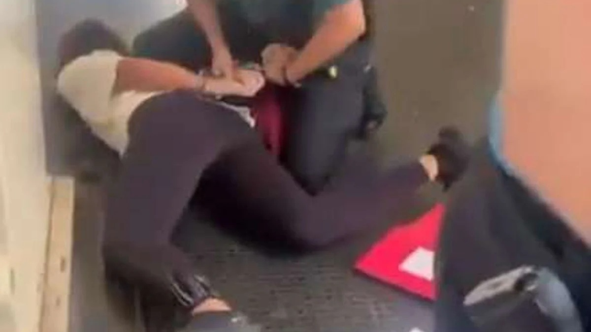 Denuncian discriminación tras echar a 50 adolescentes judíos de un vuelo en España