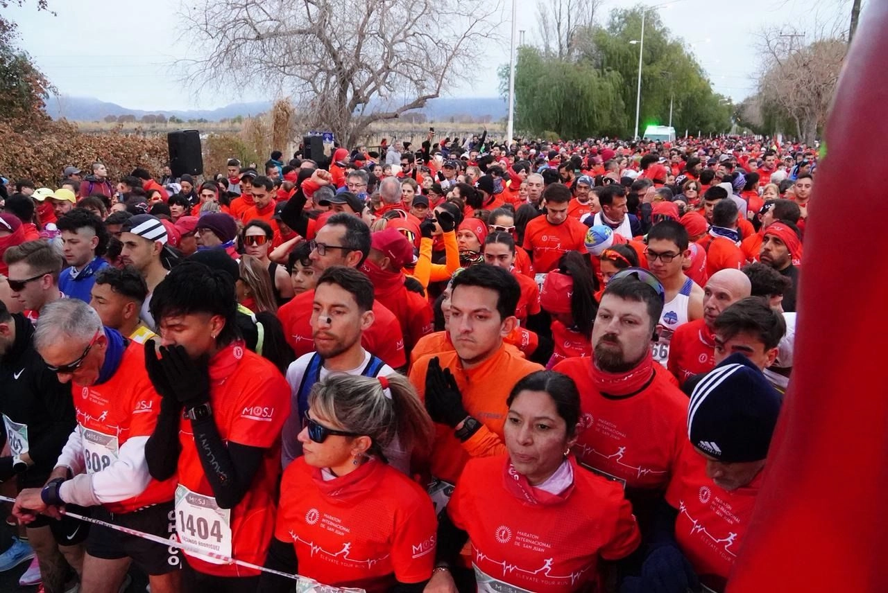  Frío extremo y energía al máximo: la Maratón Internacional de San Juan se vive a pleno