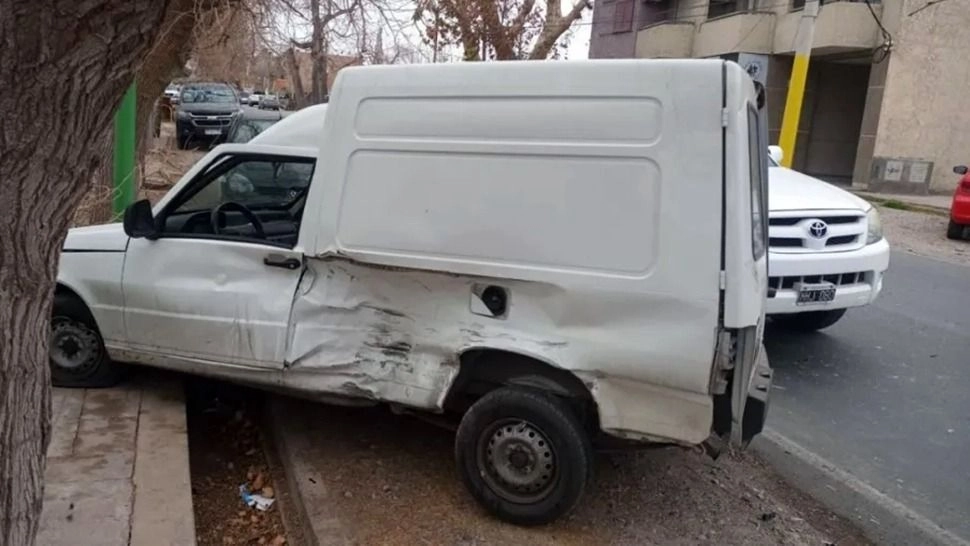 Rivadavia: un siniestro vial en calle San Miguel dejó a un hombre hospitalizado