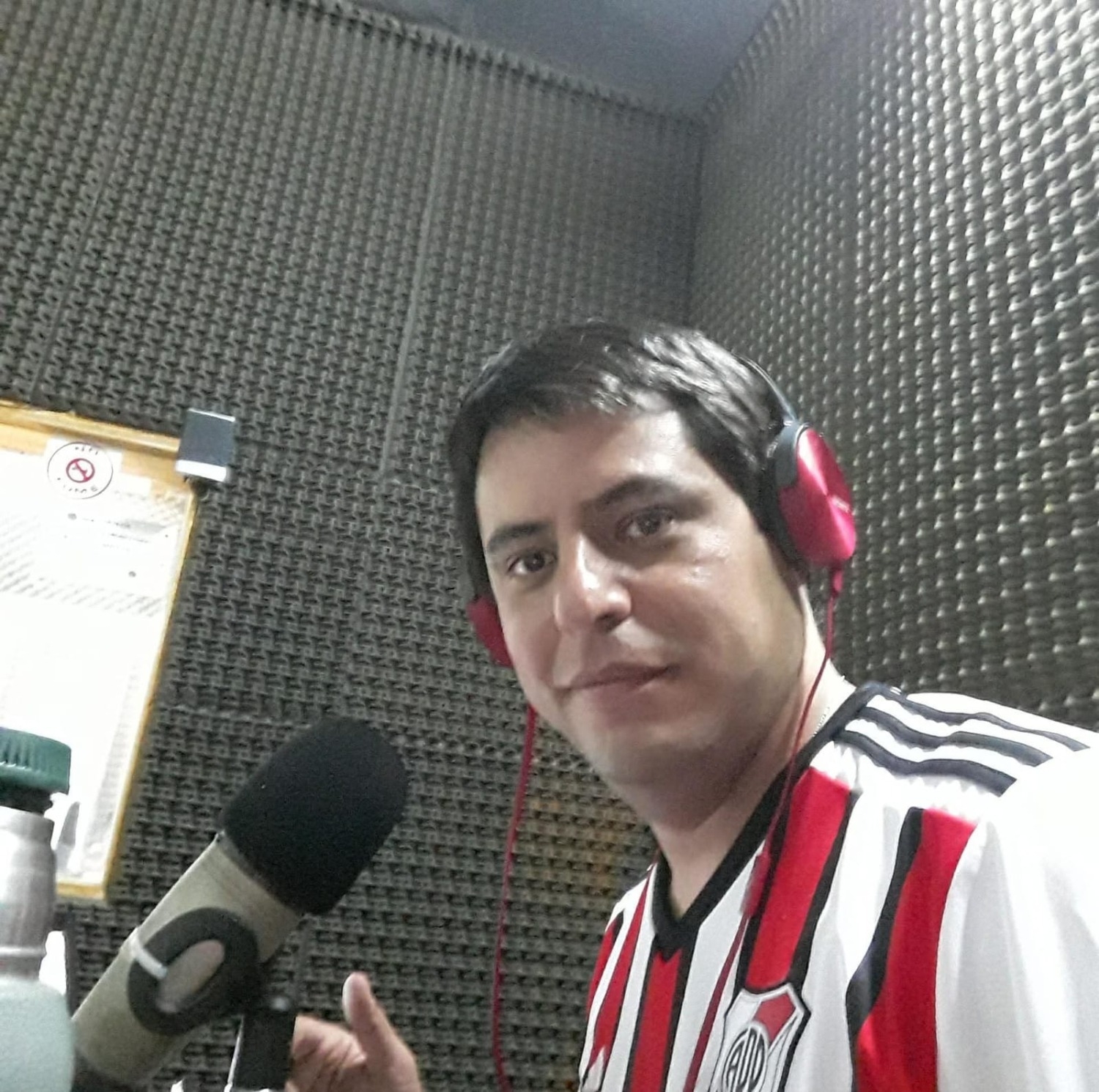 Murió un periodista en su casa: fue luego de cubrir el recital de La Vela Puerca