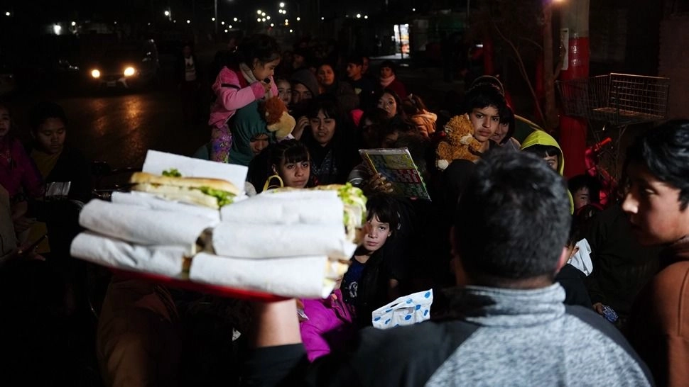 Pachatas Gastón pasó del viral a regalar hamburguesas a cambio de juguetes para donar