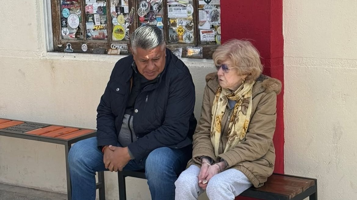 El emotivo saludo de Chiqui Tapia a su madre con fotos en la Difunta Correa