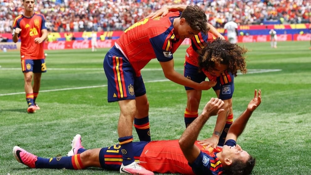 España venció a Austria y clasificó cómodo a octavos de final del Mundial
