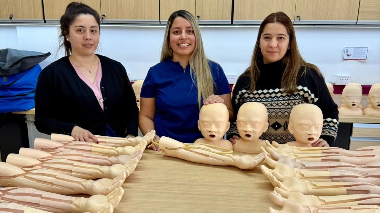 La Escuela de Salud fabricó 80 prototipos 3D para estudiantes de enfermería de todo el país