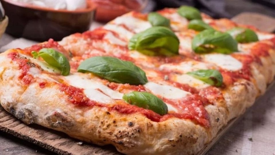 Pizza a la romana, cómo hacerla en minutos y con pocos ingredientes