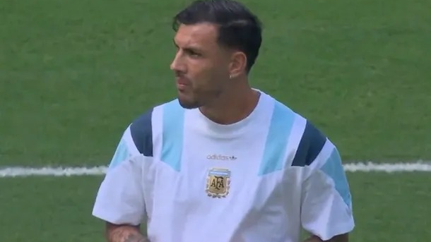 De Paul y Paredes repitieron el ritual de los caramelos antes del partido con Cabo Verde