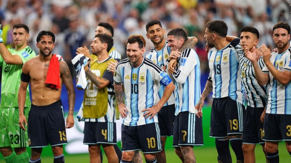Argentina sufrió ante Cabo Verde, ganó en el final y avanzó a octavos