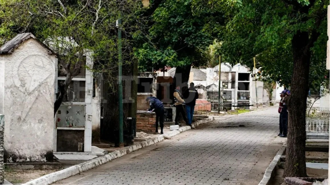 Hallaron a un bebé desmembrado en un cementerio e investigan el caso