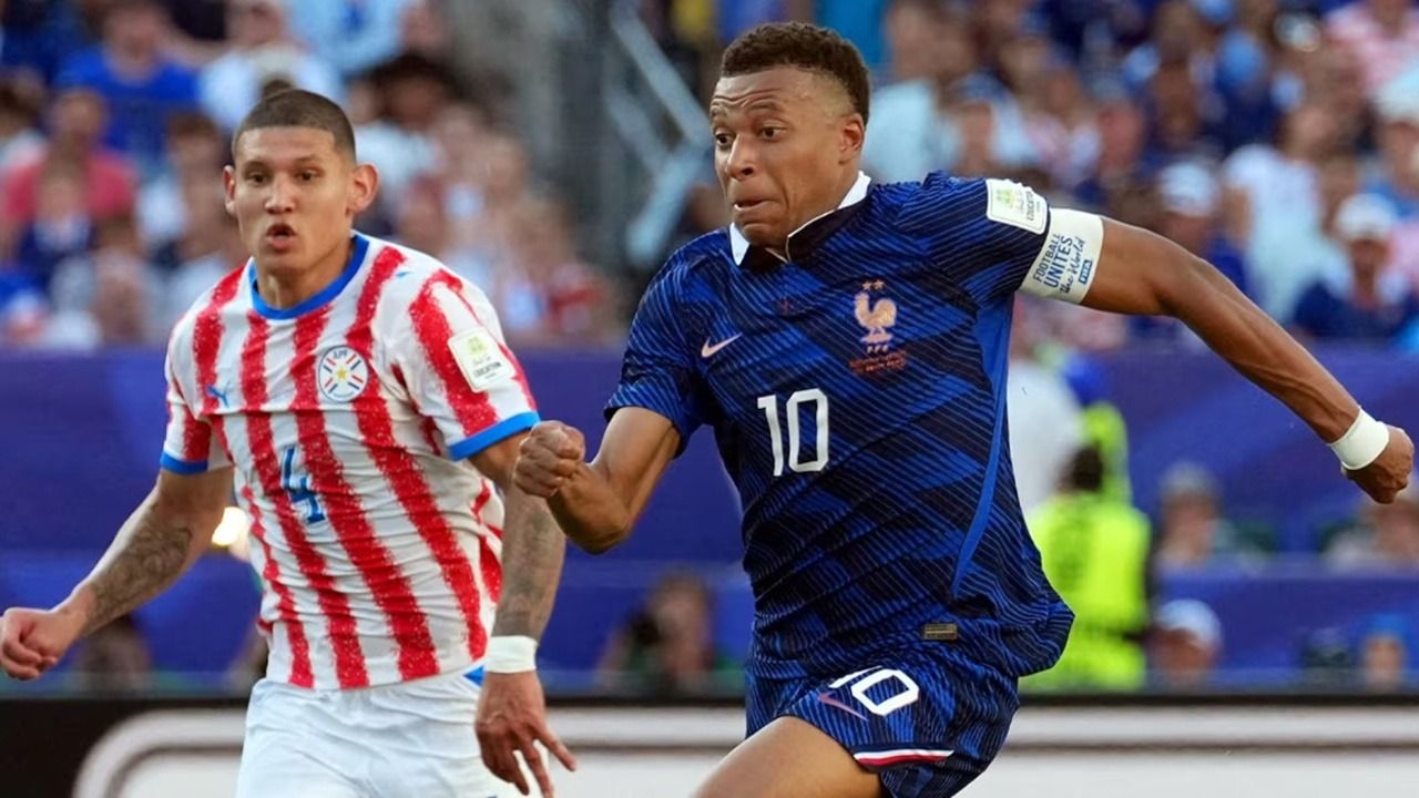 La insólita frase que lanzó Mbappé a un defensor paraguayo en pleno partido