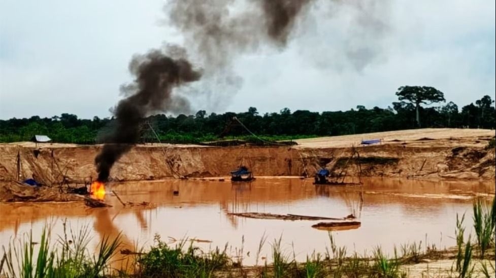 Fuerzas del orden destruyen 17 campamentos de minería ilegal en  Perú