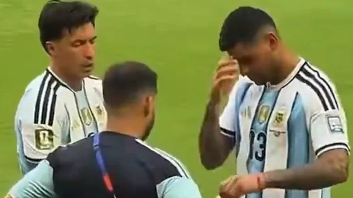 El Cuti Romero y Lisandro se "limpiaron" con agua bendita e hicieron los goles