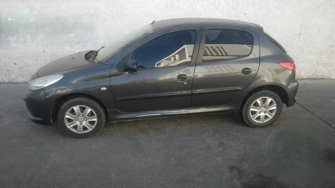 Hallaron en Capital un Peugeot con pedido de secuestro por robo en Mendoza