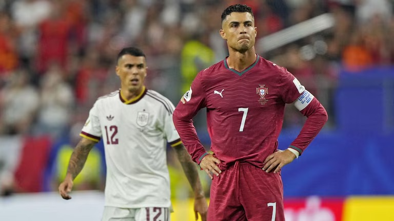 España ganó sobre el final, dejó afuera a Portugal y está en cuartos