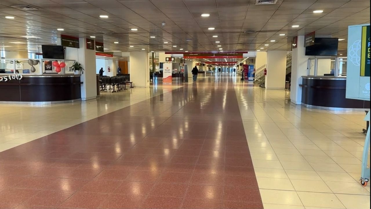 El Centro Cívico desierto tras el retiro temprano de los estatales por el partido