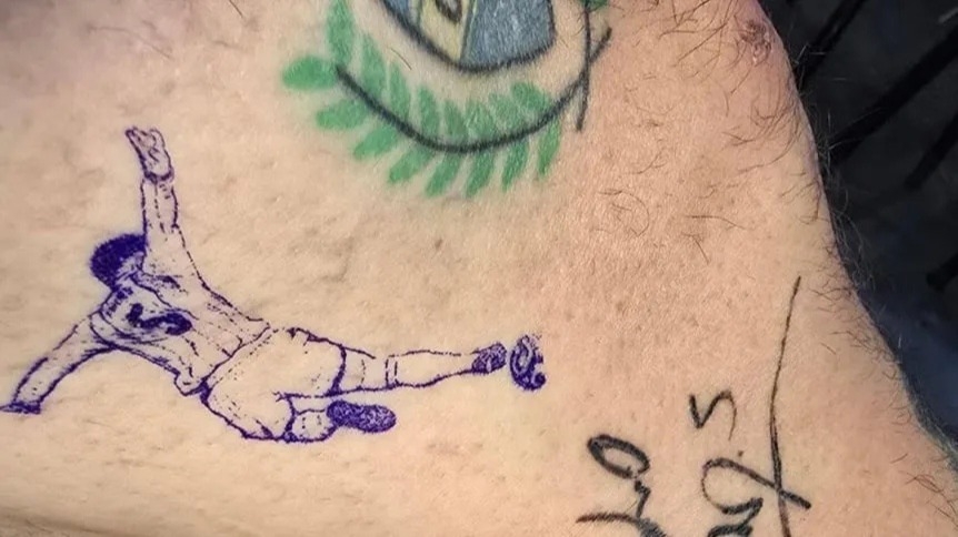 El gesto de Paredes con el fan que se tatuó su salvada contra Egipto