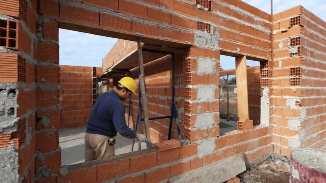 La actividad de la construcción rebotó en mayo y sigue con altibajos, según el Indec