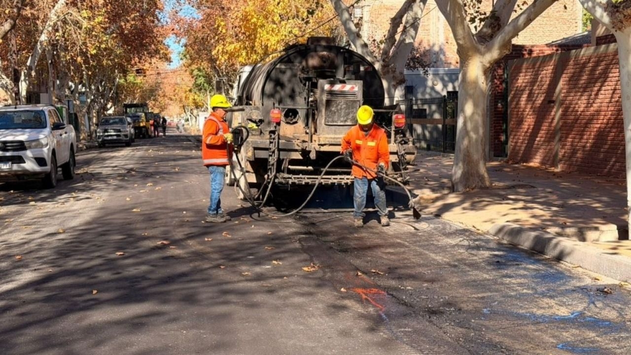  Capital no detiene su plan de pavimentación y las obras avanzan pese al feriado