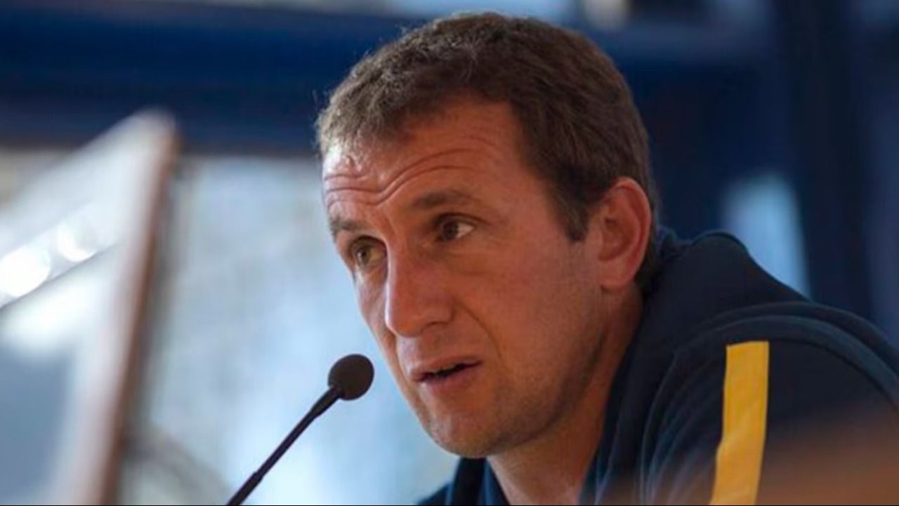 Arruabarrena habló con Riquelme y advirtió: "A Boca le piden más que a otros"