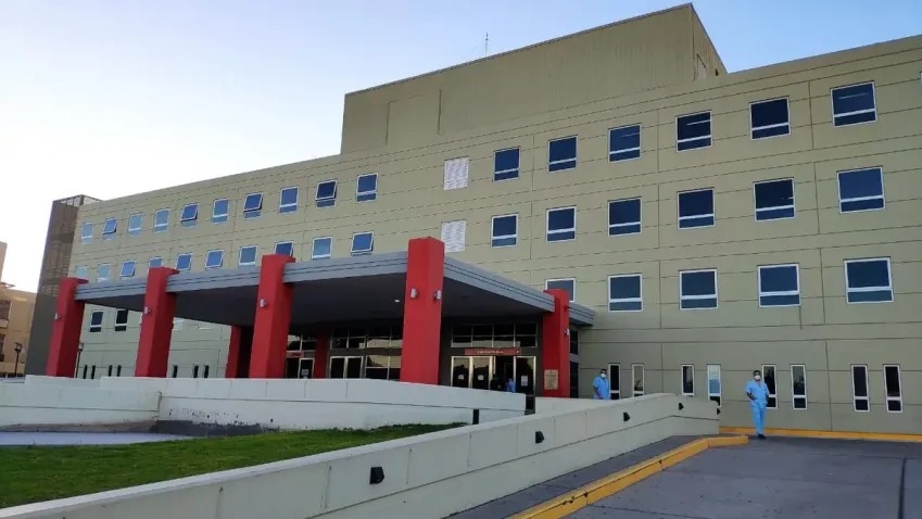Un joven ingresó con una herida de bala al hospital y dijo que sufrió un robo