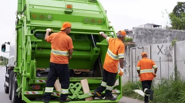 Vestidos como recolectores de basura, realizaron un robo multimillonario