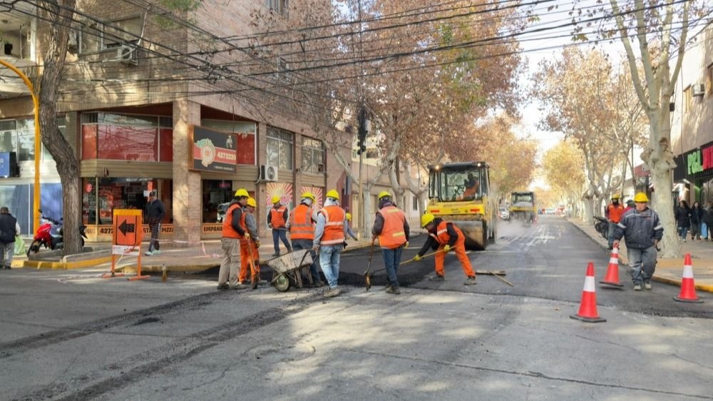 Avanza la repavimentación provincial y suman nuevas calles