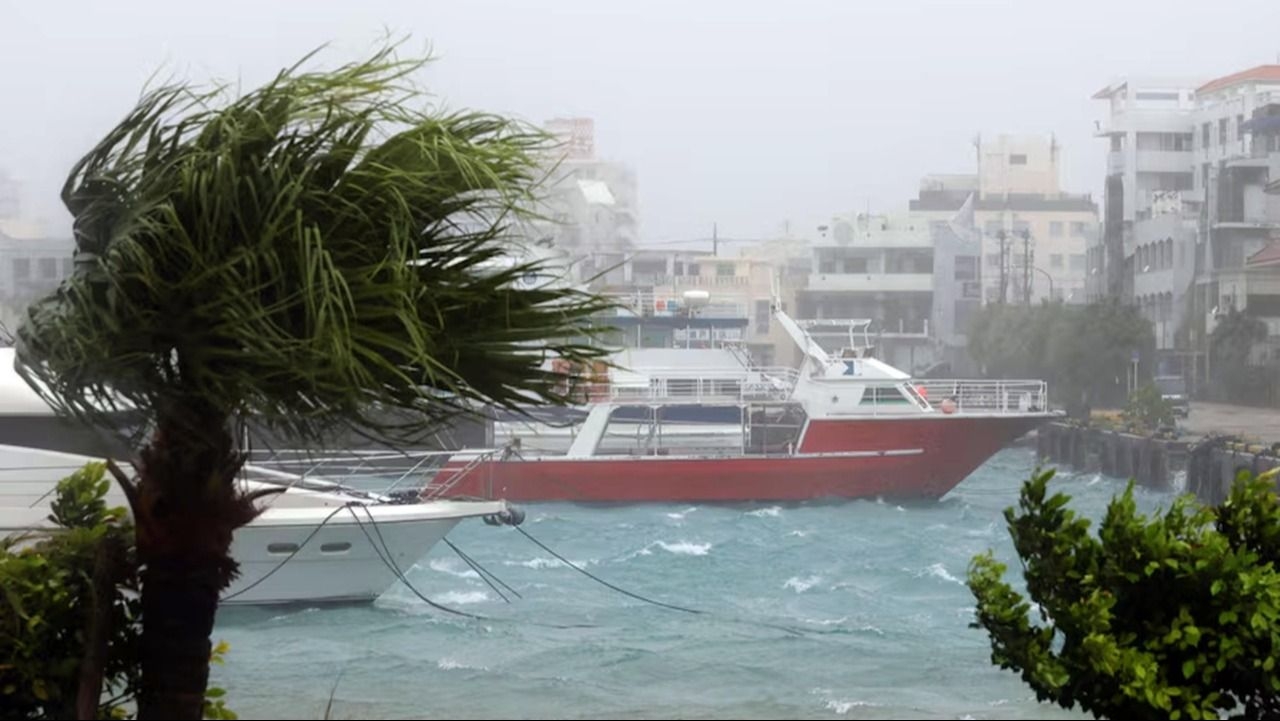 El tifón Bavi golpea Japón y amenaza con un fuerte impacto en China