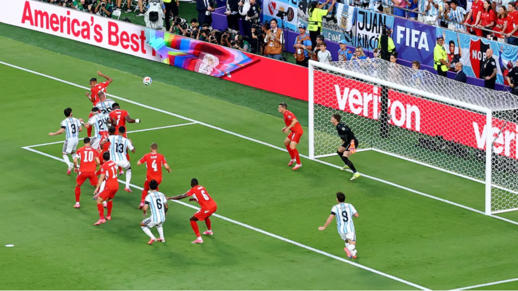 La jugada preparada de Samuel que terminó en gol de Mac Allister