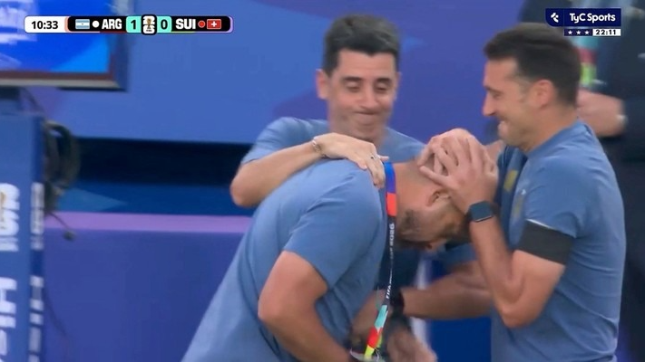 El reconocimiento a Walter Samuel tras el gol de Mac Allister
