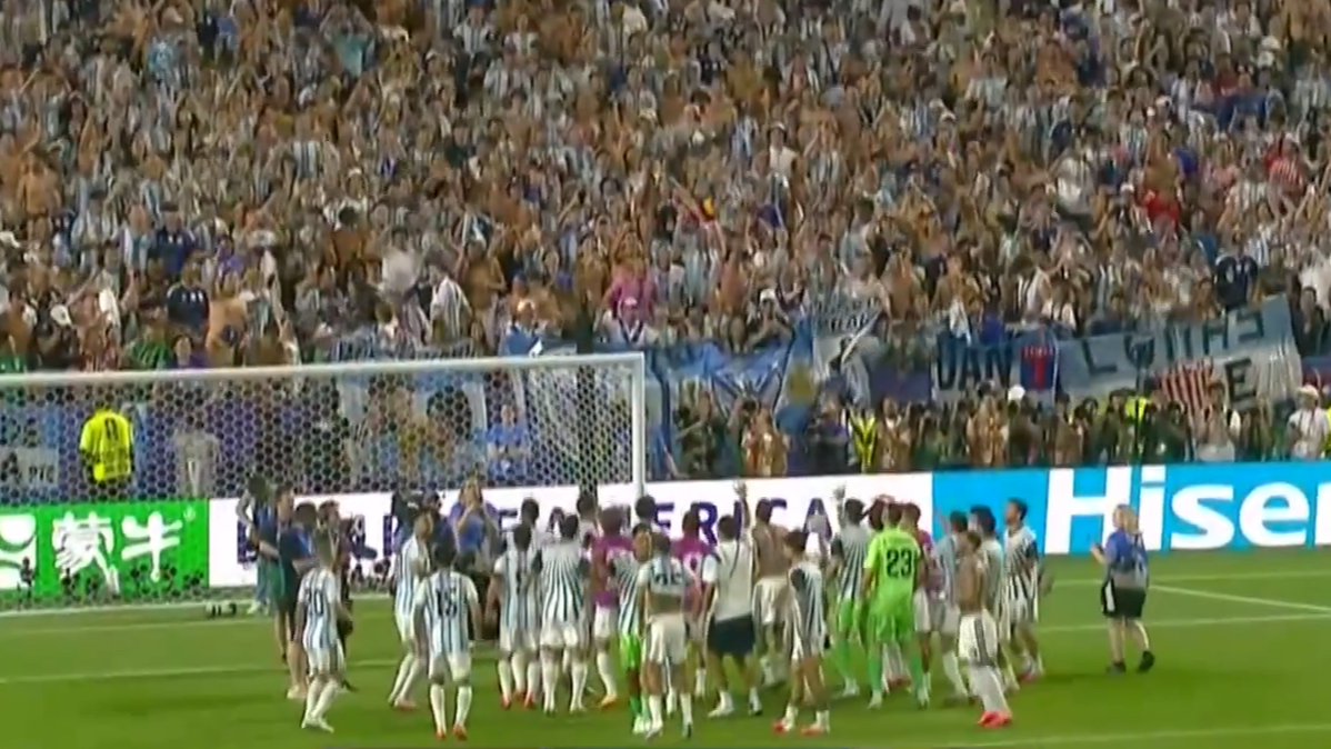 La Selección celebró el triunfo ante Suiza con un canto a Inglaterra