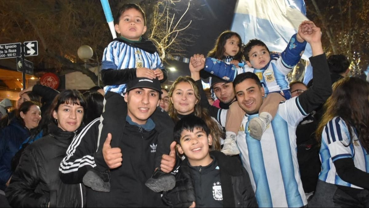 Buscate en las fotos: los festejos por el pase de Argentina a semis