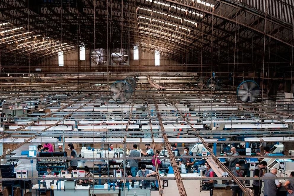 El fabricante de Nike y Adidas cierra su última planta en Argentina y despide a sus 150 trabajadores