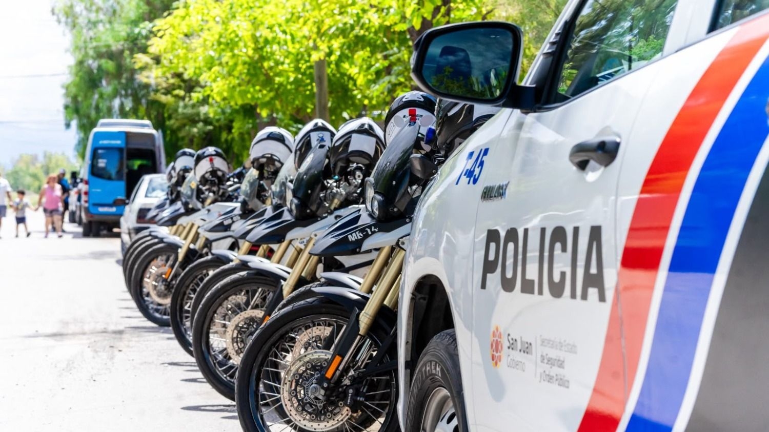 Un agente salvó a una nena de 2 años tras reanimarla en un móvil policial
