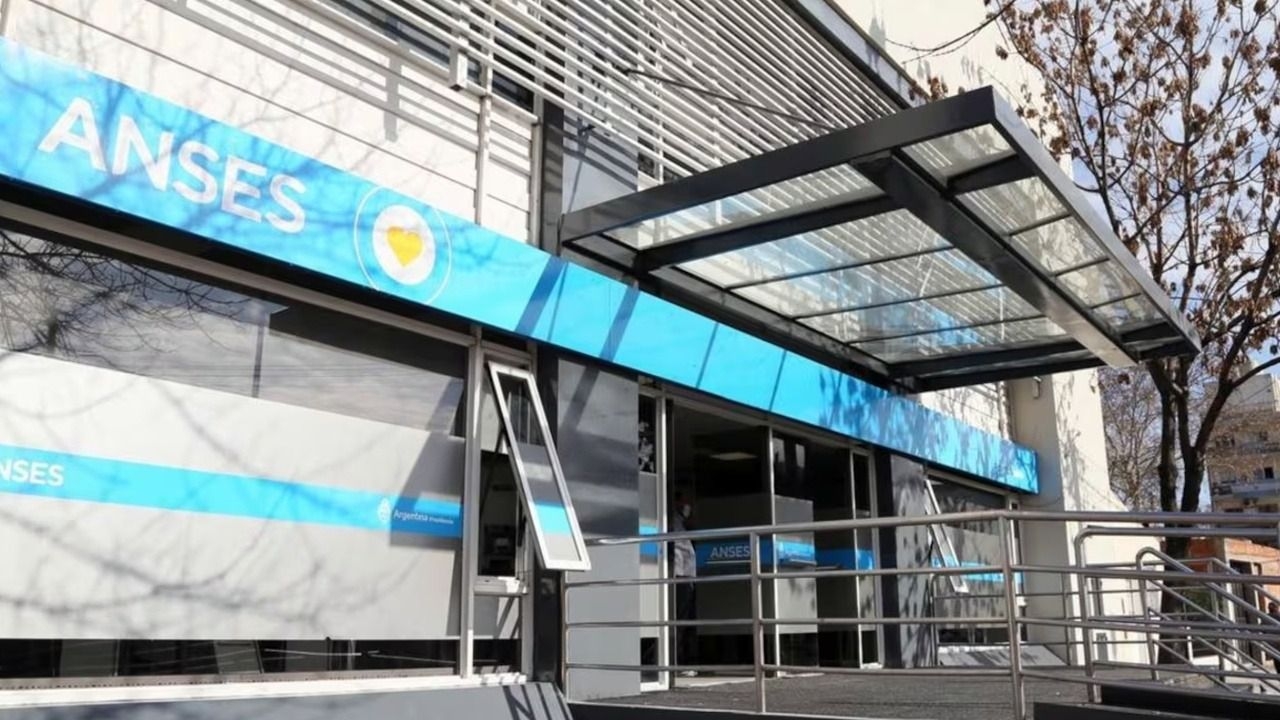 Anses reanuda los pagos tras el finde XXL: quiénes cobran este lunes