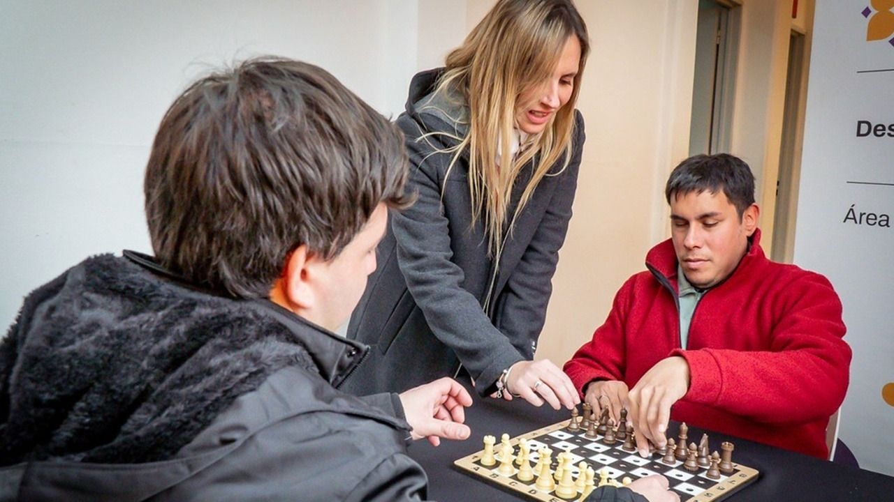 San Juan entregó juegos de ajedrez adaptado para personas no videntes