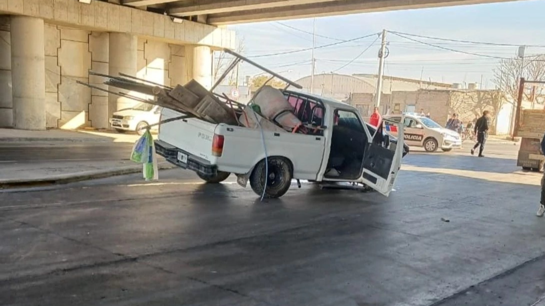 Dos heridos tras un choque entre un camión y una camioneta en Chimbas