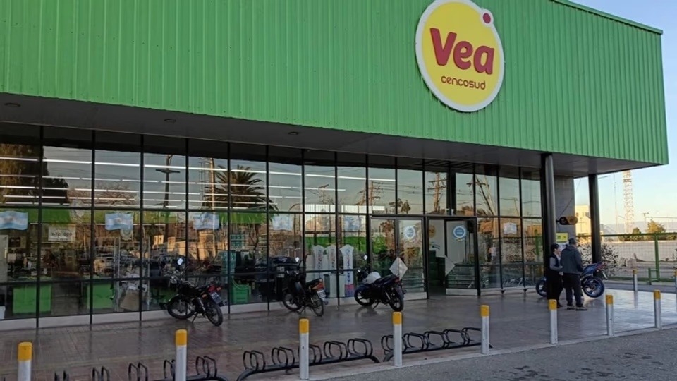 Saquearon un reconocido supermercado de Rawson en plena madrugada