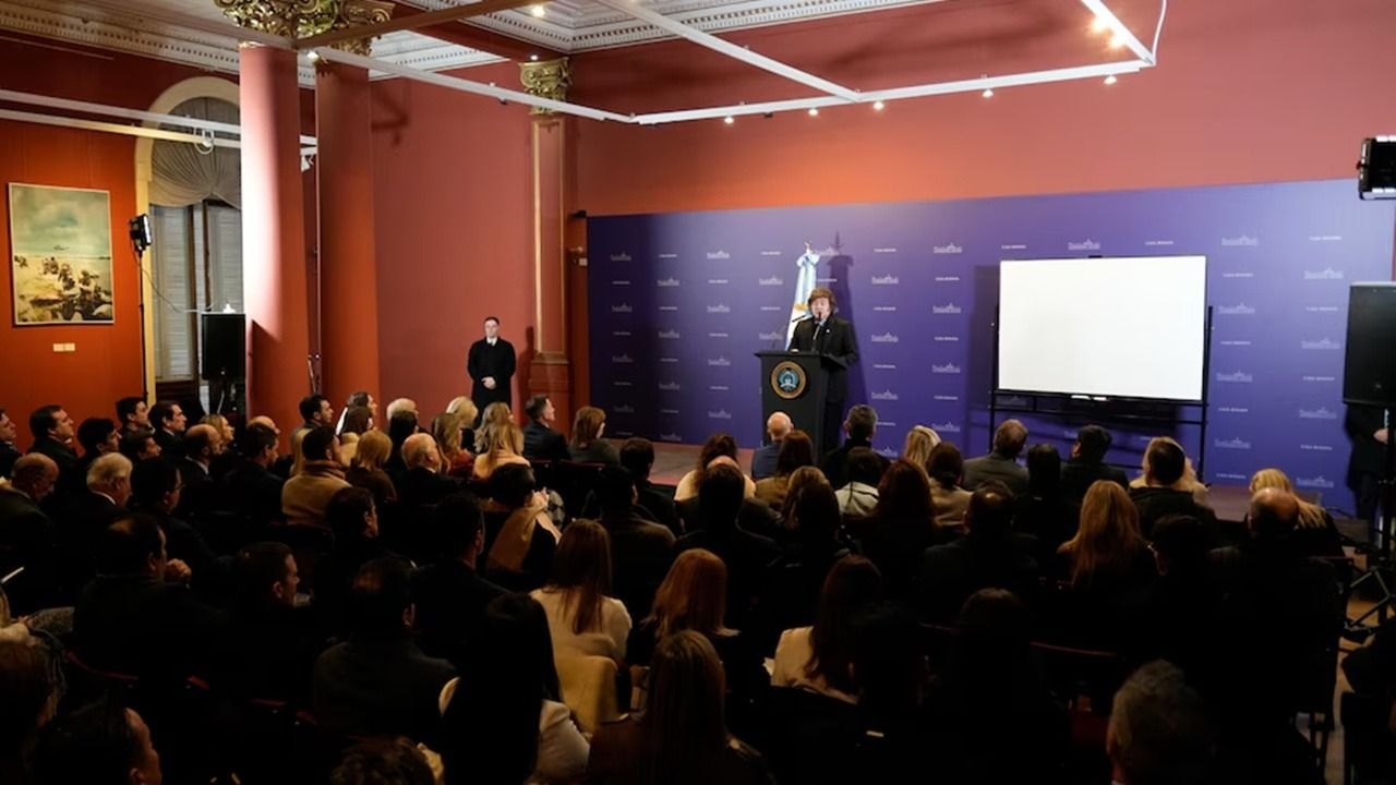 Milei prepara una reforma para el Banco Central y busca blindar al Indec