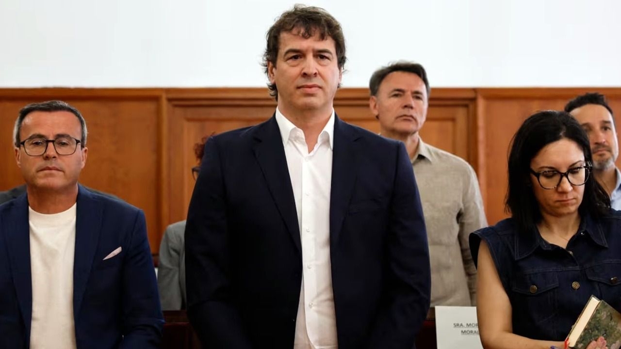 Condenaron al hermano del presidente Pedro Sánchez a nueve años de inhabilitación