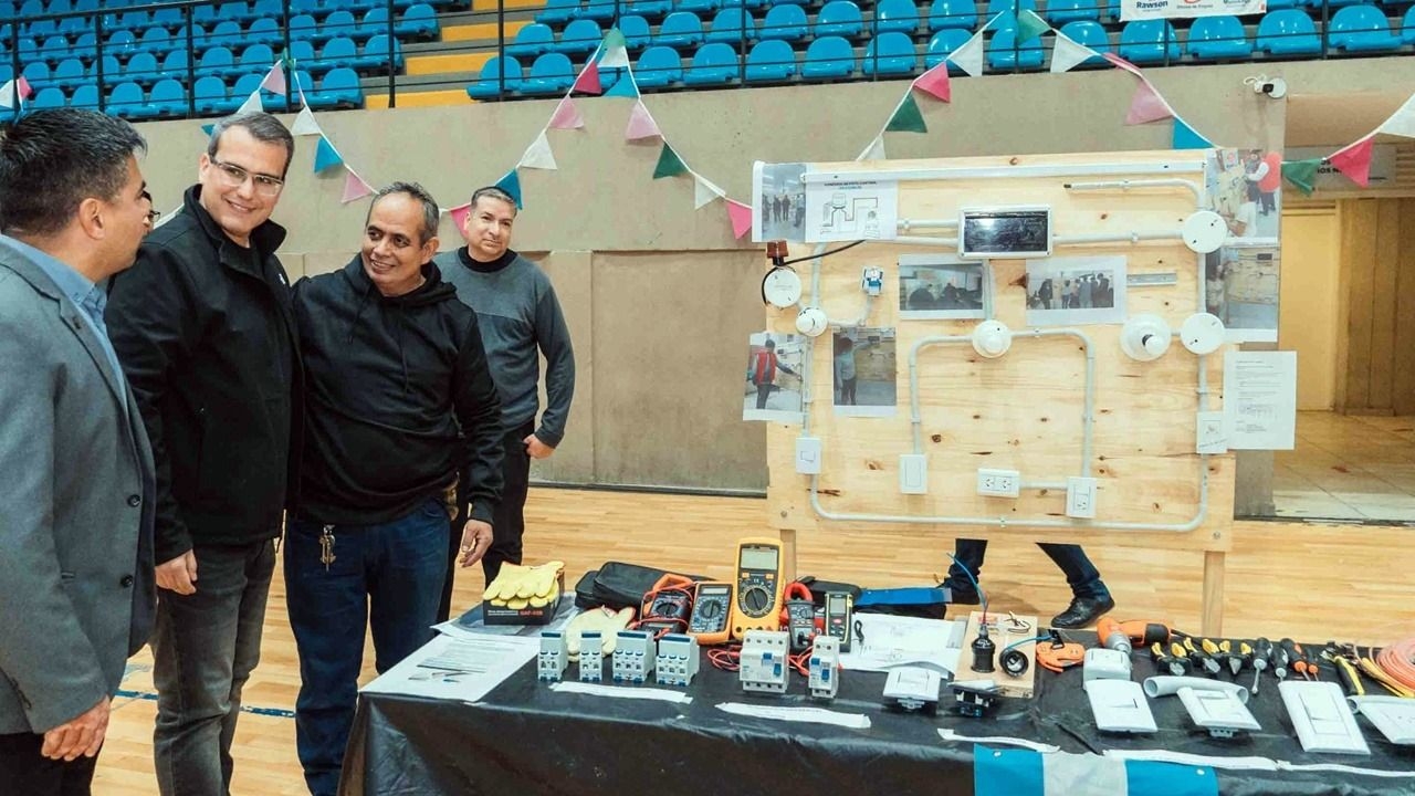 Más de 600 vecinos terminaron los cursos de la Red de Oficios en Rawson
