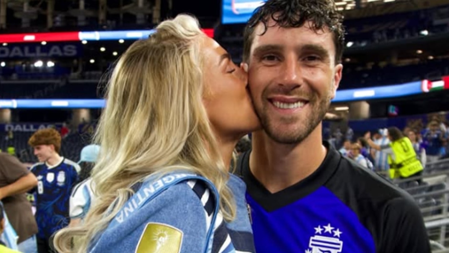 La novia inglesa de Marcos Senesi reveló a qué selección apoyará