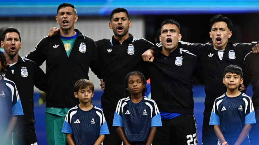 El Himno Nacional hizo vibrar a Argentina antes del duelo con Inglaterra