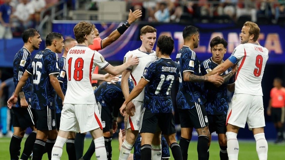 Partido picante con mucho roce entre Argentina e Inglaterra